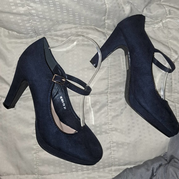 Gently Used Elara size 8.5 Blue Suede strappy Pumps 3.5 inch heel - Picture 5 of 11
